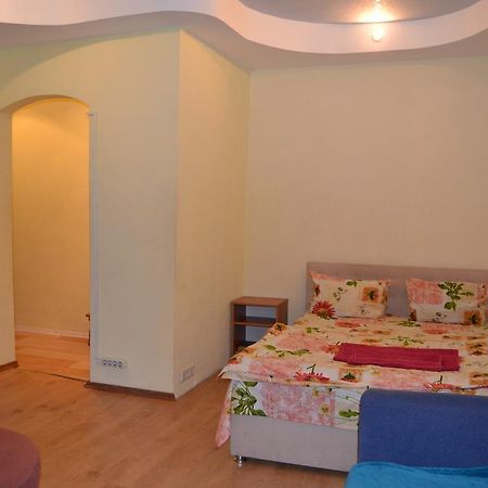 Apartment On Peremogy Square Київ Екстер'єр фото